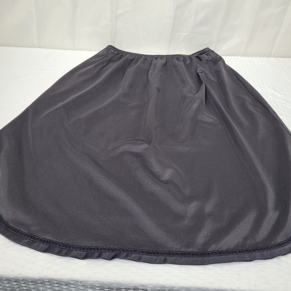 *23 Formfitt Roggers S/M, 10/12 solid black scalloped sides embroidered detail - Picture 3 of 10